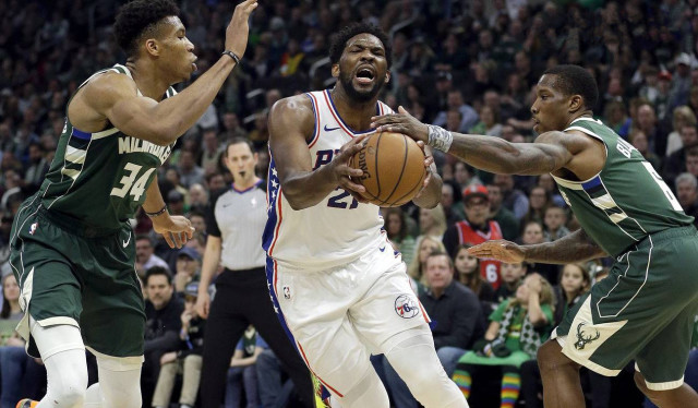  霍乐迪防守立功雄鹿险胜凯尔特人