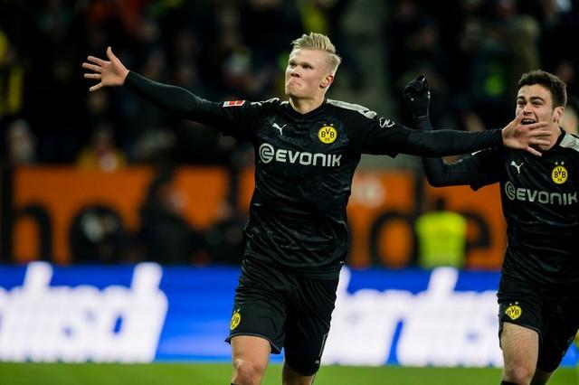  足坛新星闪耀，哈兰德帽子戏法惊艳全场