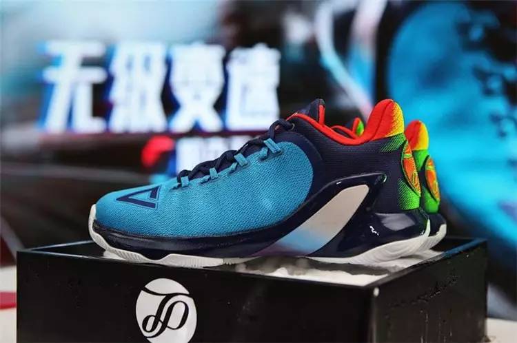  篮球鞋科技革新，新款战靴助力球员弹跳