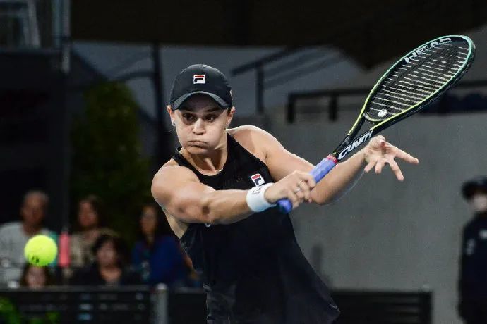  女子网坛新生代崛起，高芙与萨巴伦卡会师半决赛  