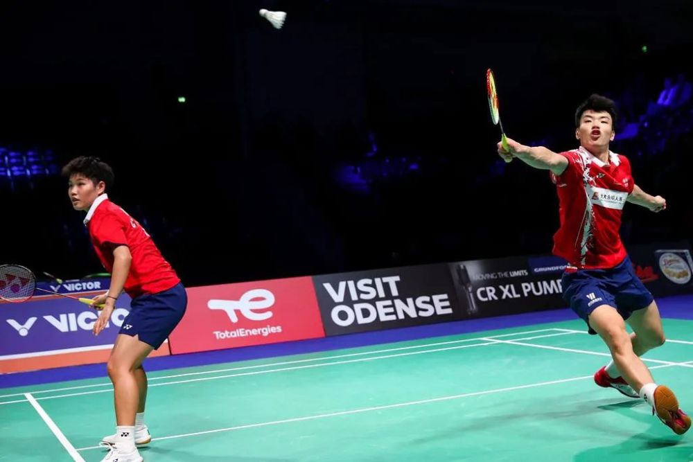  梅总双打默契配合，美网混双决赛勇夺桂冠