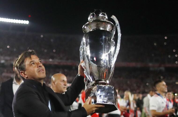  梅总温网决胜盘抢七，惊险捧起冠军奖杯