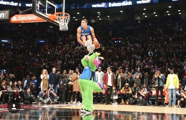  扣篮大赛创意无限，飞行大队竞逐天际