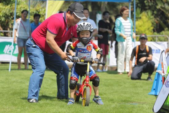 隆德罗草地滑步，女王杯半决赛惊艳全场观众