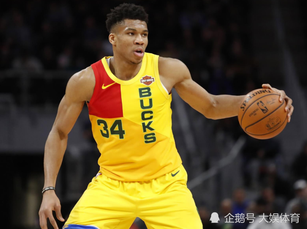  贾巴尔发球上网战术奏效，轻取胜利晋级次轮