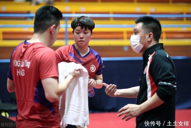  鲍里妮化解赛点逆转晋级次轮