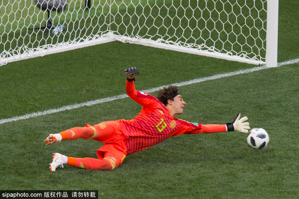  维罗纳门将神勇，多次扑救保住平局  